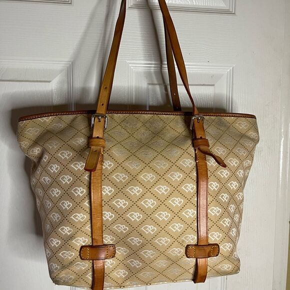 Dooney & Bourke canvas khaki &beige logo shoulder bag leather tan straps & trims - Picture 1 of 14